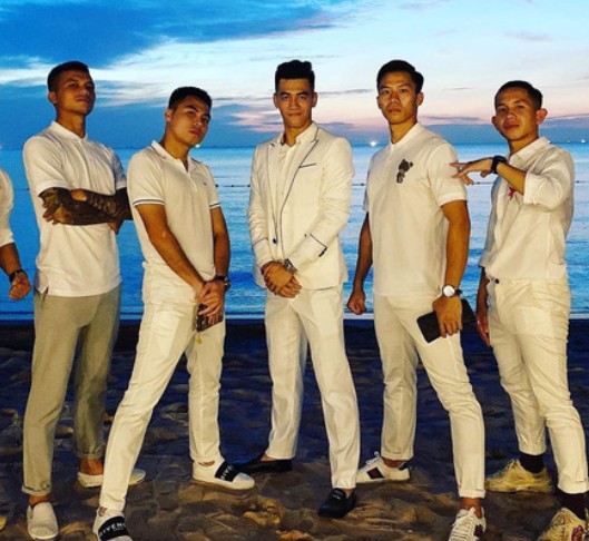 Dàn tuyển thủ Việt Nam hóa soái ca đại náo đám cưới Công Phượng